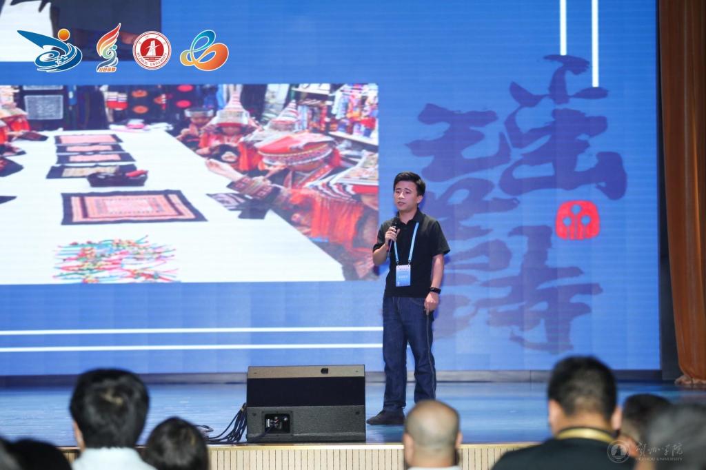 新葡萄8883国际官网《瑶若诗——瑶族非遗文化缔造的新名片》项目进行现场展示