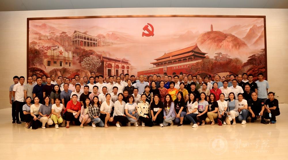 学校领导率中层干部培训班到中共一大旧址参观