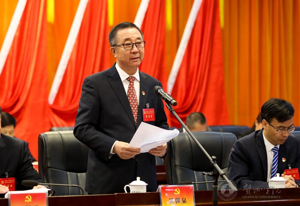 吴郭泉校长主持开幕会